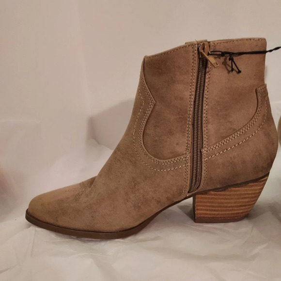 DV by Dolce Vita "Poker" Taupe Brown Western Ankle Booties in Size 9 - Picture 3 of 11